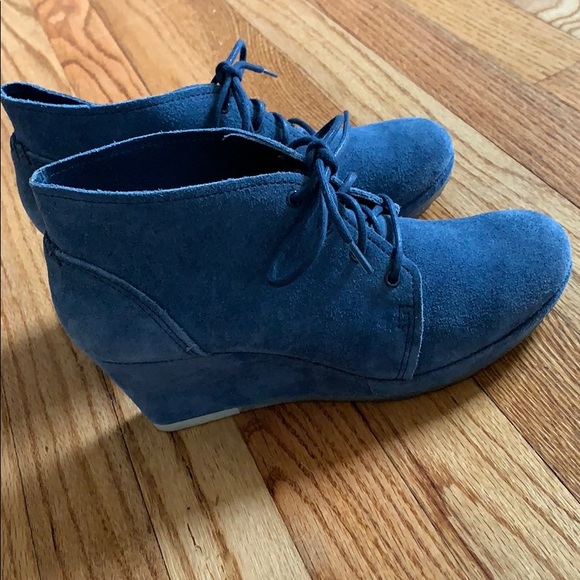 clarks blue wedges